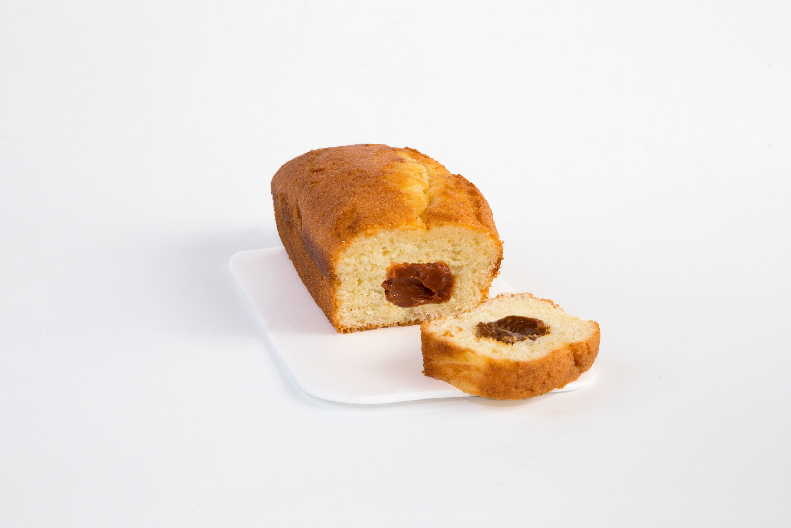 Pudín de sabor coco relleno de dulce de leche